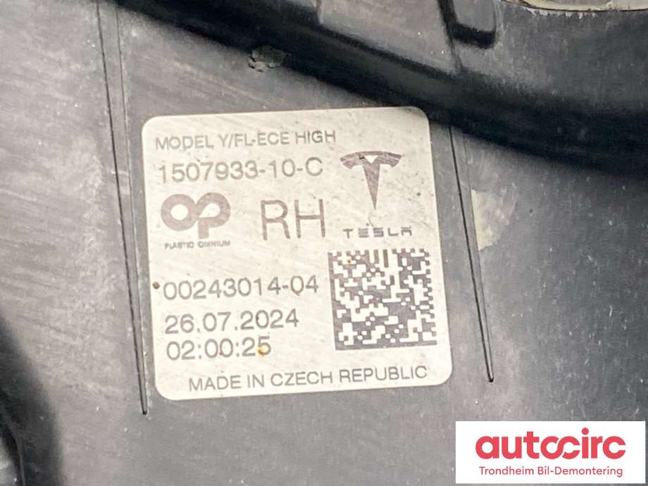 Tåkelykt høyre foran til Tesla Model Y 2024-->> (Type II)  (1077396-00-D|1077396-00-C|1507933-10-C|1624798-00-A|)