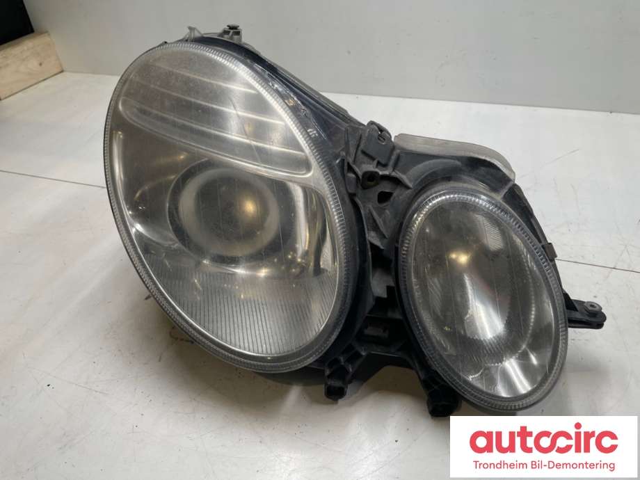 Frontlykt høyre halogen til Mercedes E-Klasse, 2006-2009 (Fase 2) (W211) (W211) (A 211 820 30 61)