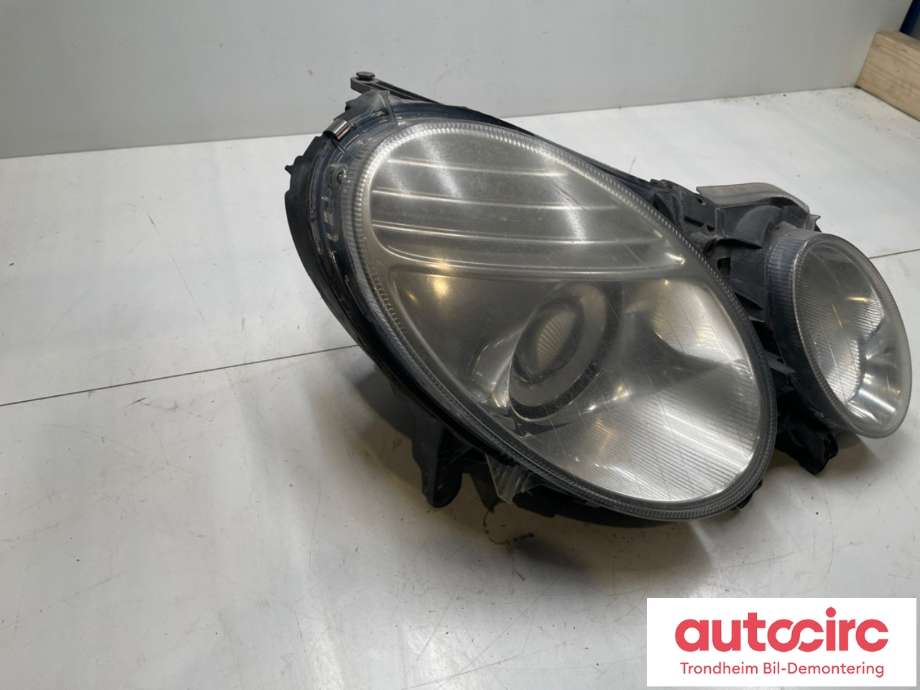 Frontlykt høyre halogen til Mercedes E-Klasse 2006-2009 (Fase 2) (W211) (W211) (A 211 820 30 61|)