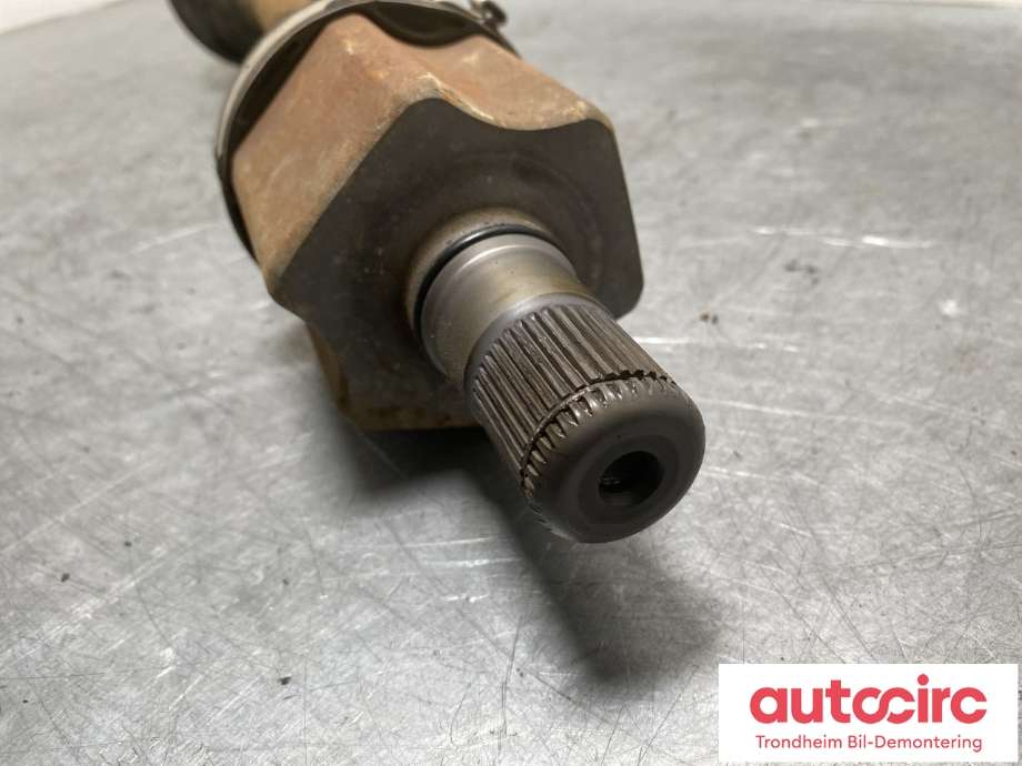 Drivaksel venstre foran, diesel/automat til VW Tiguan 2016-2020 (Type II, Fase 1)  (3Q0 407 271 AH|3Q0 407 271 CD|)