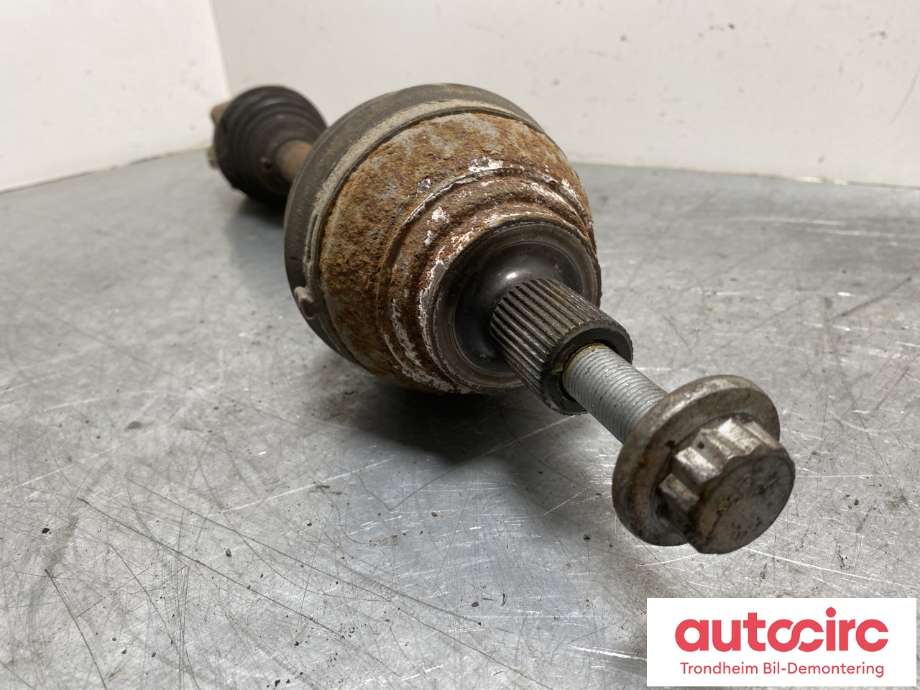 Drivaksel venstre foran, diesel/automat til VW Tiguan 2016-2020 (Type II, Fase 1)  (3Q0 407 271 AH|3Q0 407 271 CD|)