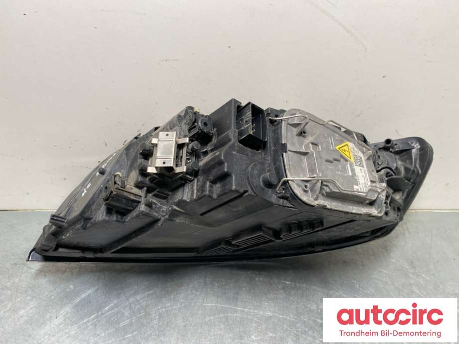 Frontlykt høyre halogen til Volvo V50 2007-2012 (Fase 2)  (32206145|)