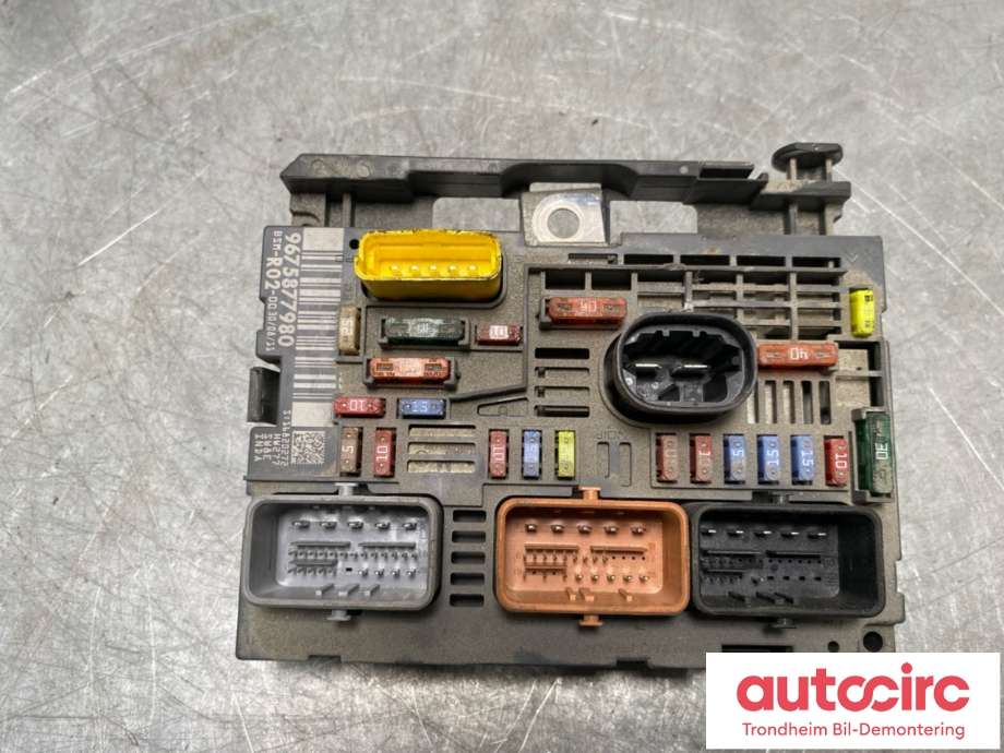 Sikringsboks motorrom til Peugeot 3008 2009-2016 (Type I) (9675877980|98 070 285 80|)