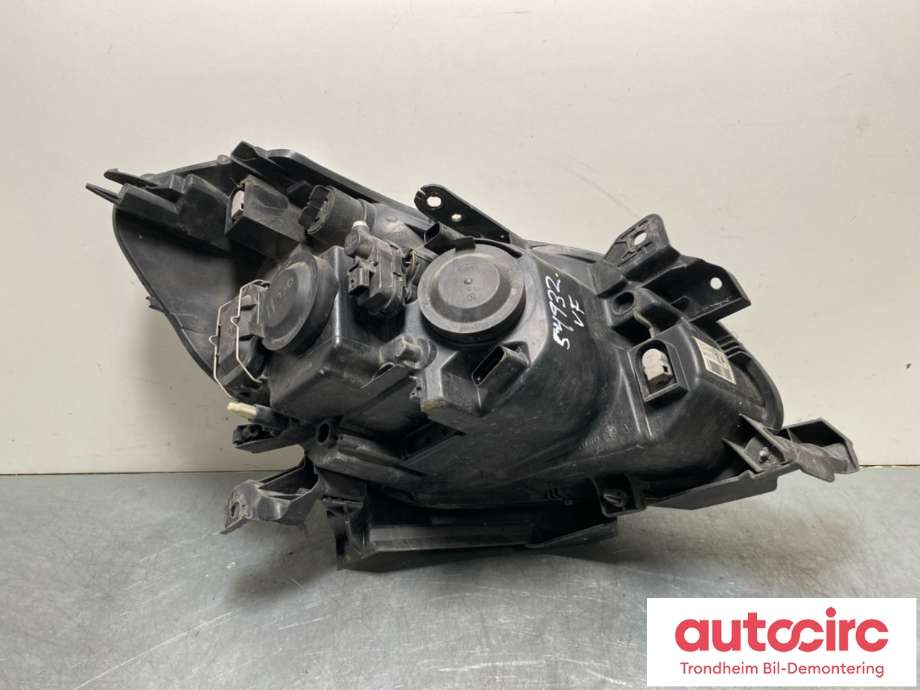 Frontlykt venstre halogen til Renault Clio 2006-2009 (Type III, Fase 1)  (260608764R|)