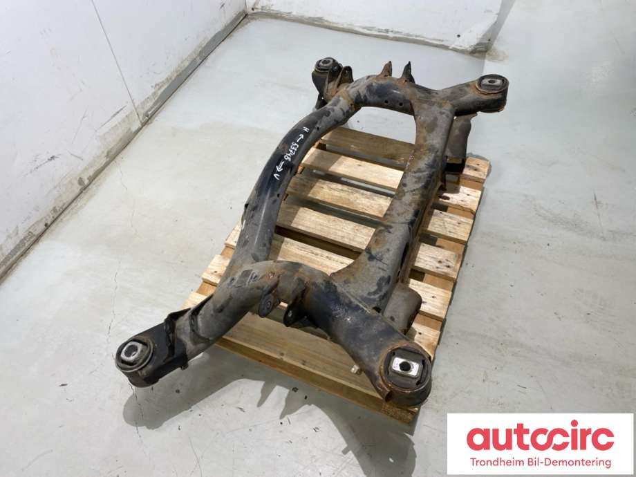 Travers bak til BMW 3-Serie 2012-2018 (F30/F31/F34) (F30/F31/F34) (33 31 6 792 507|)