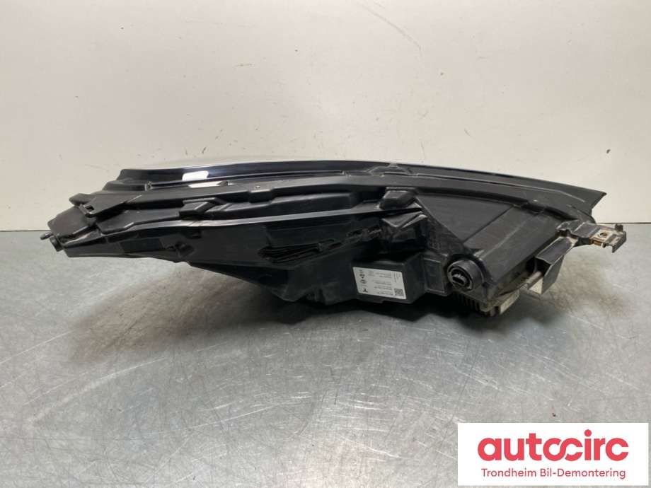 Frontlykt venstre full-LED til Tesla Model Y 2021-2024 (Type I)  (1514952-10-E|1514952-00-C|1514952-00-D|1514952-00-E|1514952-20-E)