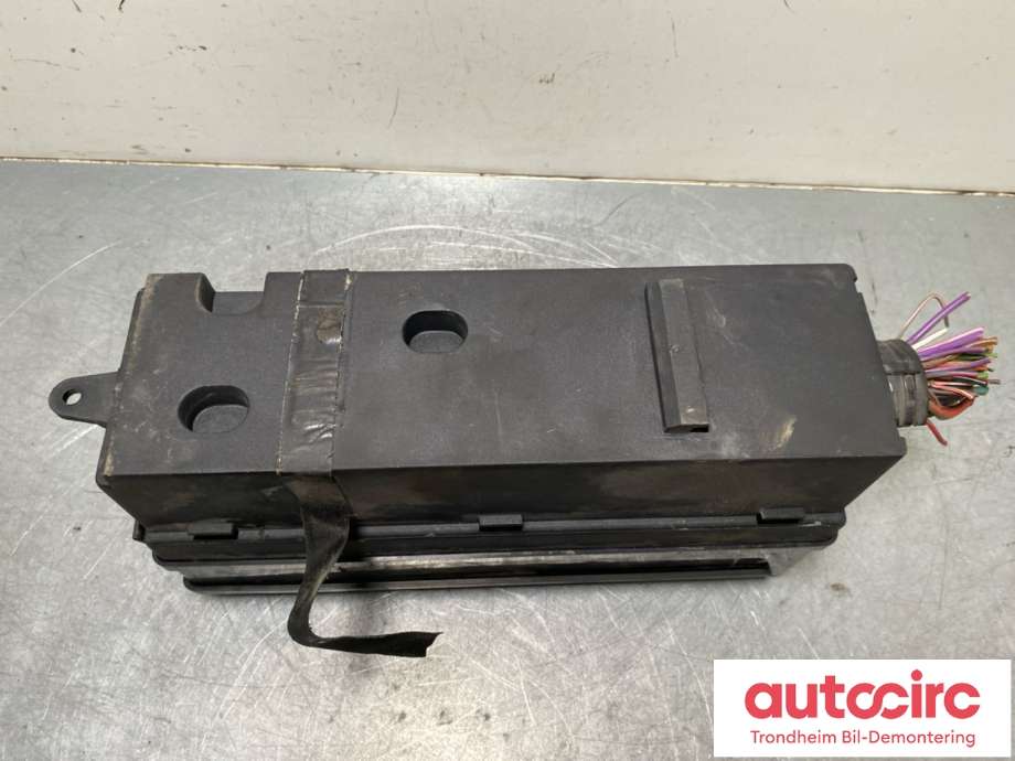 Sikringsboks motorrom til Land Rover Discovery 2005-2009 (Type III) (YPP500080|)
