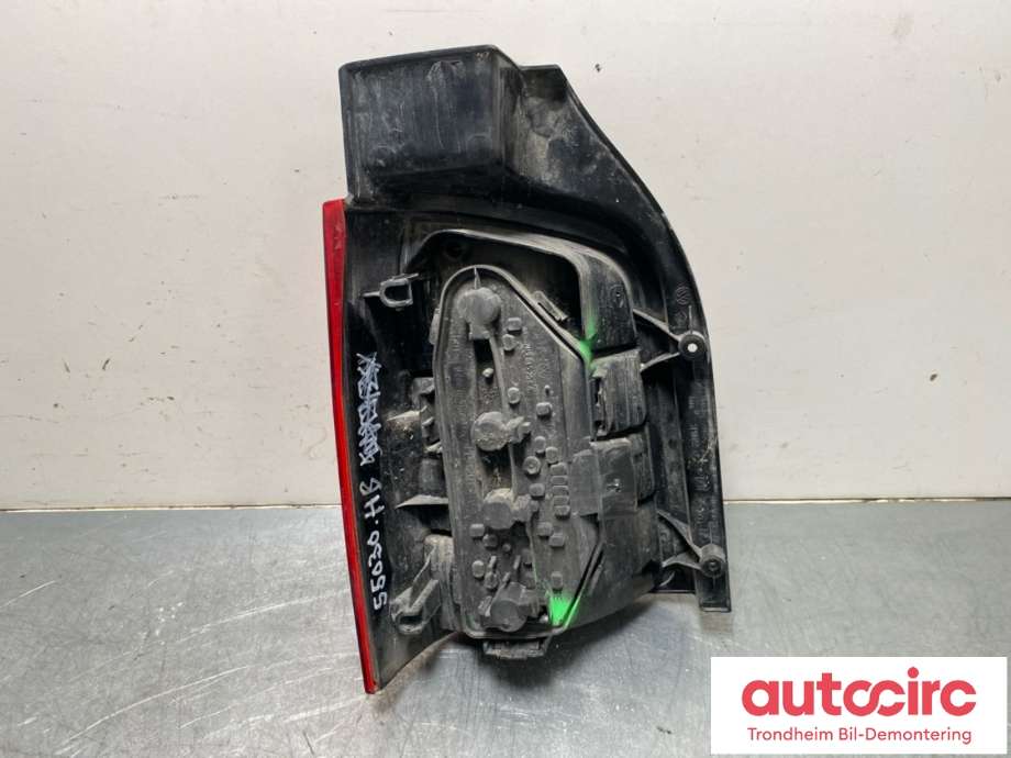 Baklykt høyre til VW Transporter / Caravelle 2009-2015 (Fase 2) (T5) (T5) (7H0 945 096 L|)