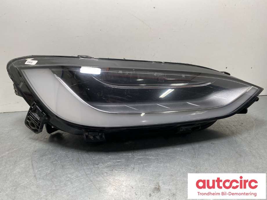 Frontlykt høyre full-LED til Tesla Model X 2016-->> (1034317-00-C|)