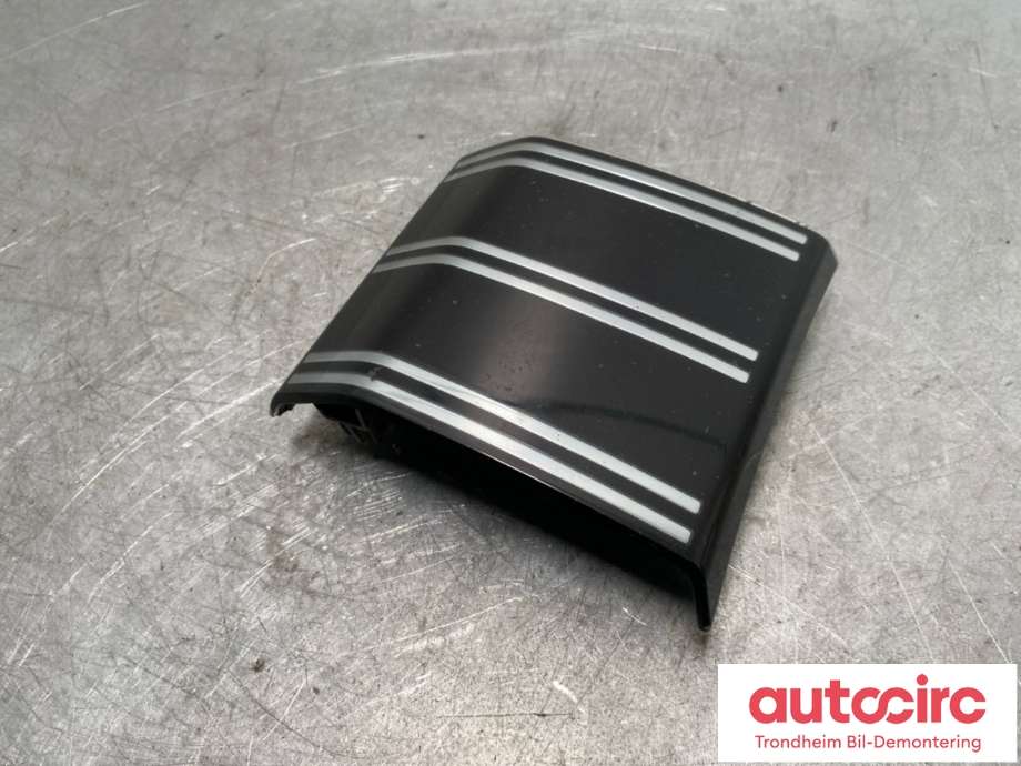 Grill midt til Škoda Superb 2015-->> (Type III) (3V0 853 655 B|3V0 853 655 C|3V0 853 655 E)