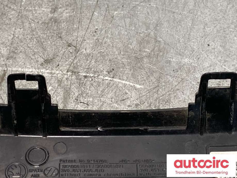 Grill midt til Škoda Superb 2015-->> (Type III) (3V0 853 655 B|3V0 853 655 C|3V0 853 655 E)
