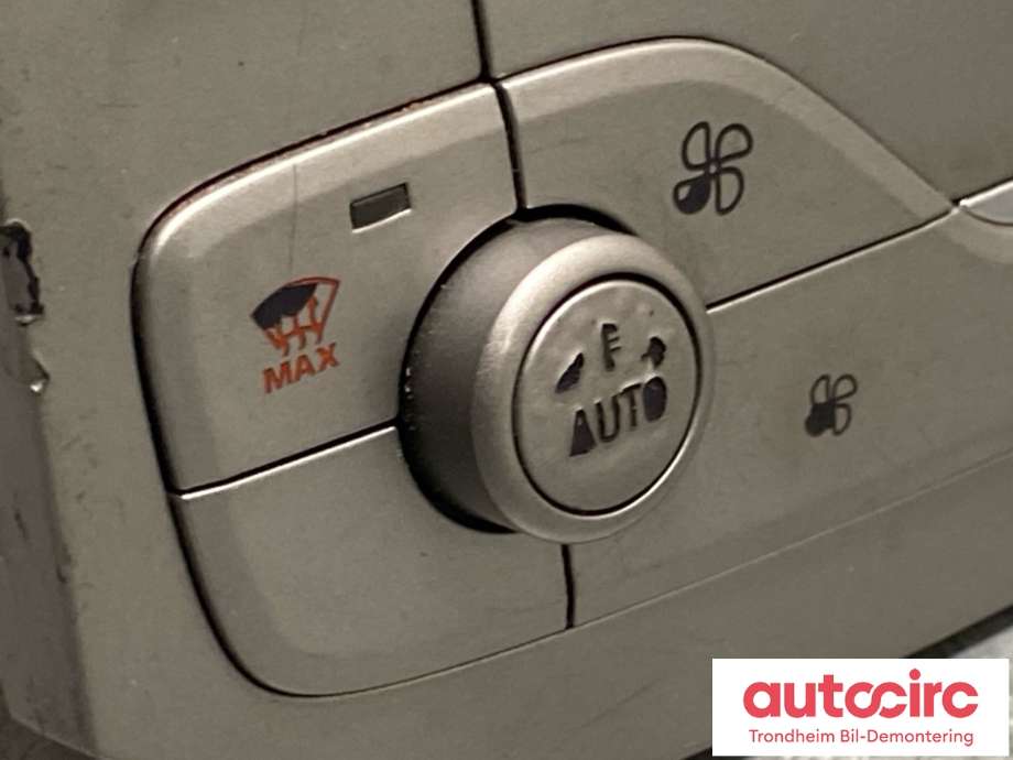 Bilstereo navigasjon til Ford Focus 2008-2010 (Type II, Fase 2)  (1716784|9M5T-18K931-CD|8M5T-18K931-JC)