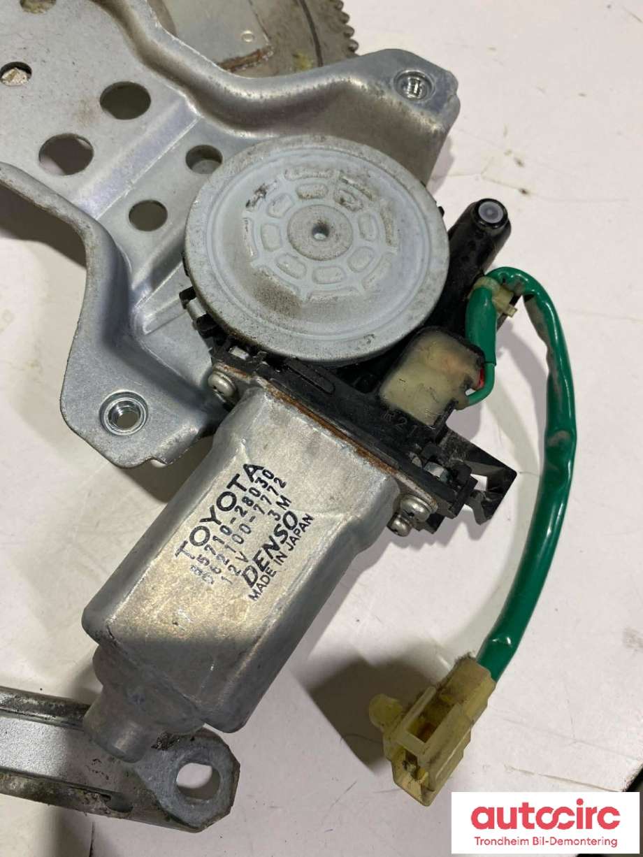 Ruteheis høyre foran til Toyota Hiace 2001-2006 (Fase 2) (6980126040|)