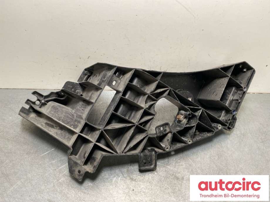 Frontlykt holder/feste til Tesla Model X 2016-->> (VENSTRE|1043357-00-F|1048807-00-A|)