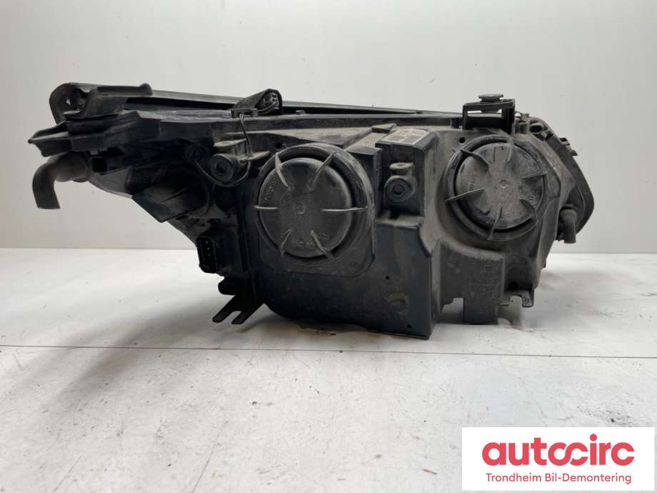 Frontlykt venstre halogen til BMW 5-Serie 2003-2010 (E60/E61) (E60/E61) (63127165561|)