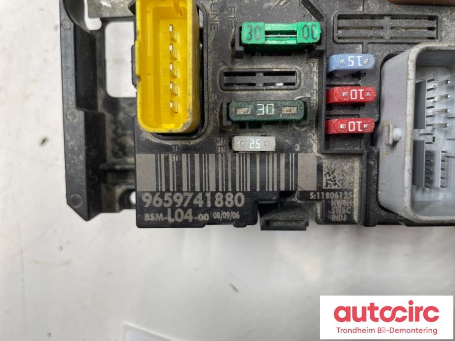 Sikringsboks motorrom til Peugeot 307 2005-2008 (Fase 2)  (9659741880|6500 CK|)