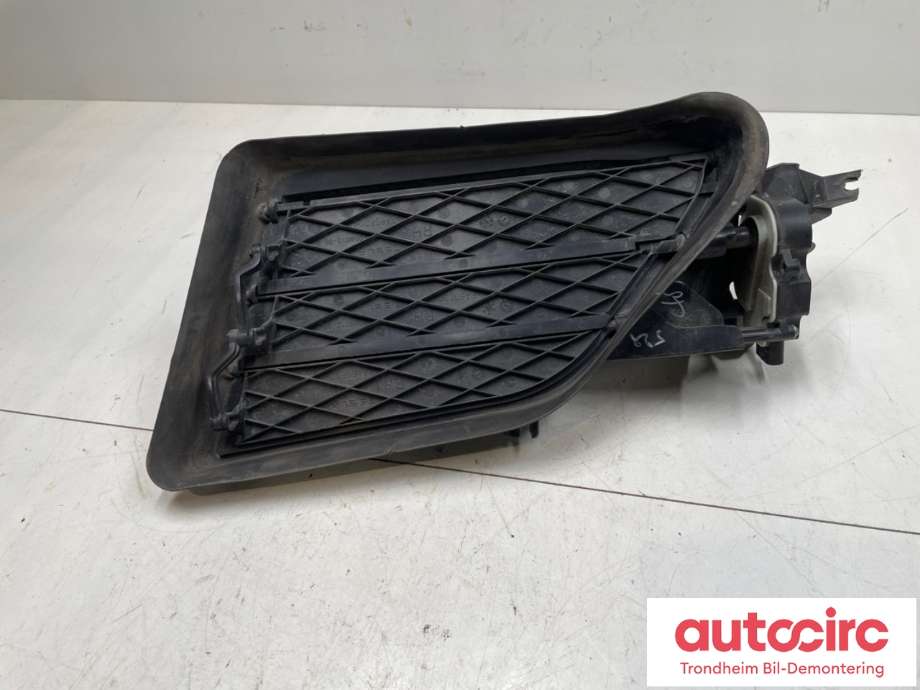 Grill høyre til Tesla Model S 2016-2021 (Fase 2)  (1058007-00-I|)