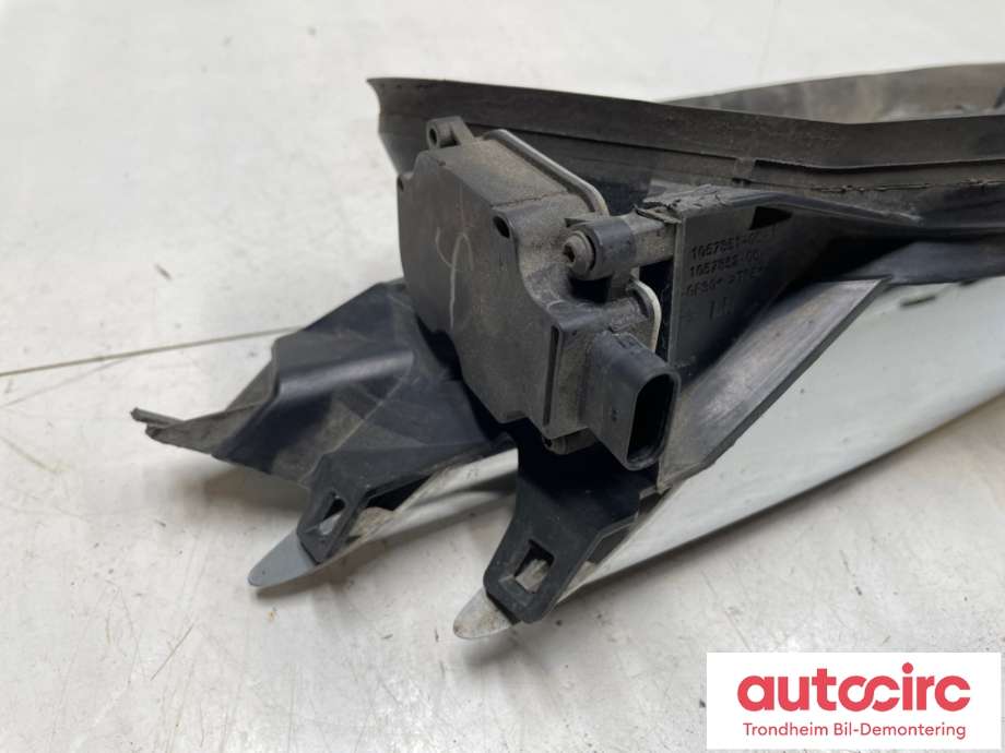 Grill venstre til Tesla Model S 2016-2021 (Fase 2)  (1057851-00-I|)