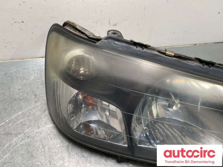 Frontlykt høyre halogen til Subaru Forester 2002-2005 (Type II, Fase 1)  (84001SA320|)
