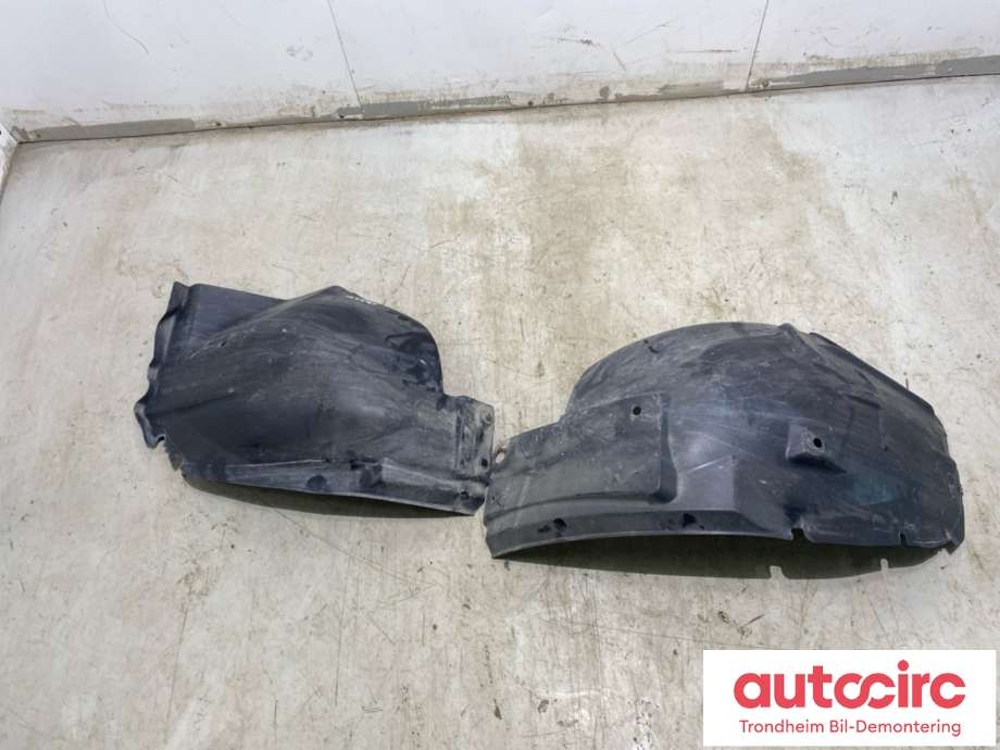 Skjerm locari høyre foran til Ford Mustang 2005-2014 (5R3Z-16102-BA|5R3Z-16102-BACP|)