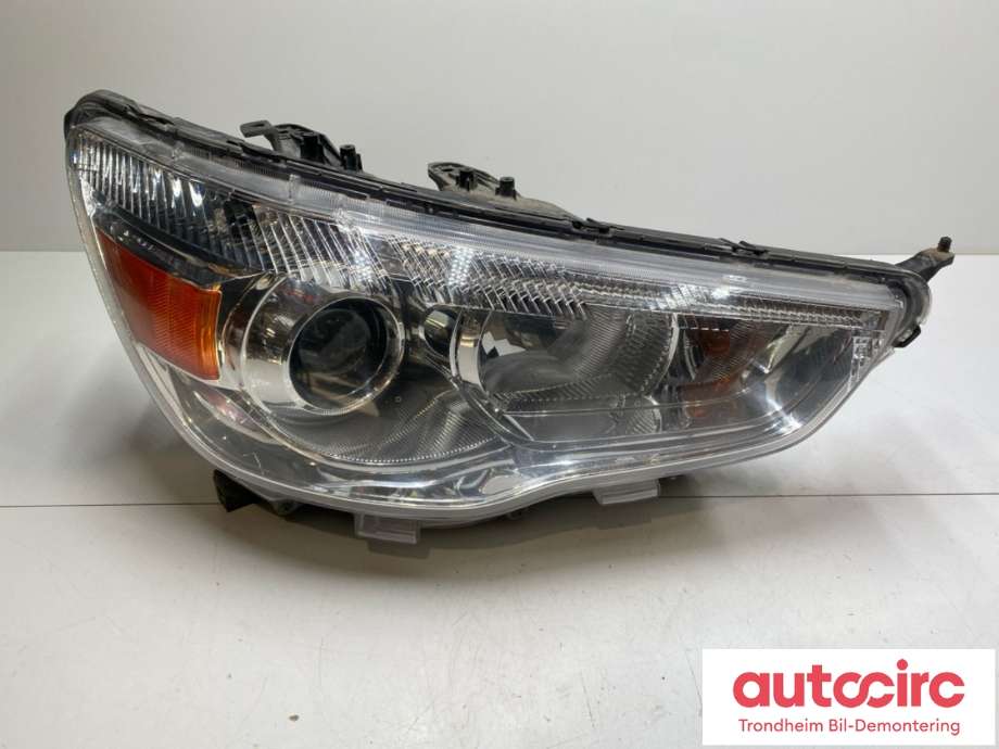 Frontlykt høyre halogen til Mitsubishi ASX, 2010-2019  (8301B588)