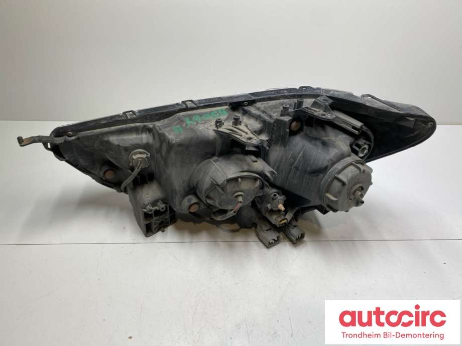 Frontlykt høyre halogen til Mitsubishi ASX 2010-2019  (8301B588|)