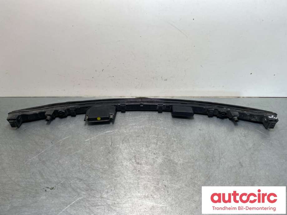 Frontlykt midtre til Mercedes EQB 2022-->>  (A 243 906 32 00|)