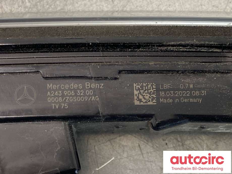 Frontlykt midtre til Mercedes EQB 2022-->>  (A 243 906 32 00|)