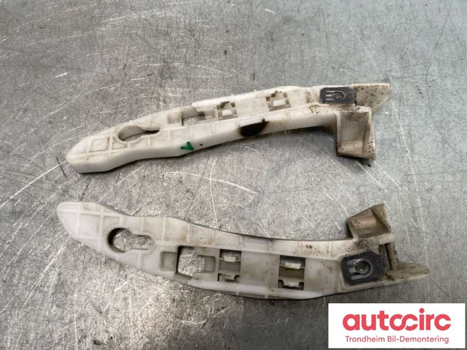 Støtfanger bak feste til Peugeot 208, 2012-2019 (Type I)  (16 072 556 80)