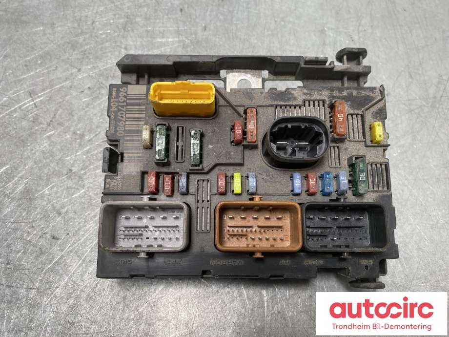 Sikringsboks motorrom til Peugeot 307, 2005-2008 (Fase 2) (9661707980)