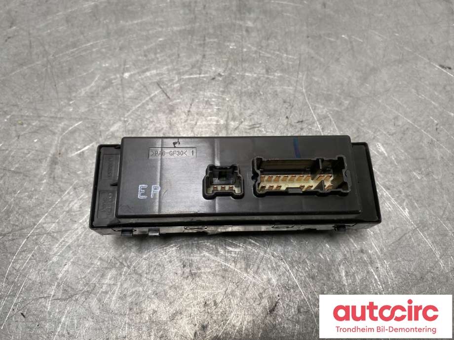 Bryter ruteheis førerdørspanel til Nissan Qashqai 2014-2021 (Type II)  (254014EA1A|)