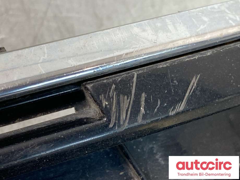 Grill midt til VW Passat 2015-2019 (Fase 1) (B8) (B8) (3G0 853 677 B|)