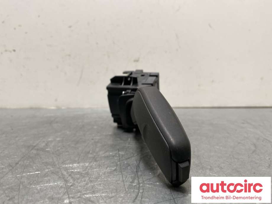 Bryter blink til Ford Kuga 2019-->> (Type III) (LB5T-13335-DAW|LB5T-13335-DB3JA6|2425267)