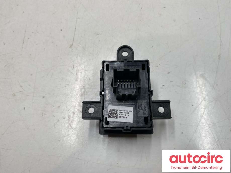 Bryter elektrisk håndbrekk/parkbrems til Ford Kuga 2019-->> (Type III)  (LB5T-2B623-AAW|LB5T-2B623-AA3JA6|2293117)