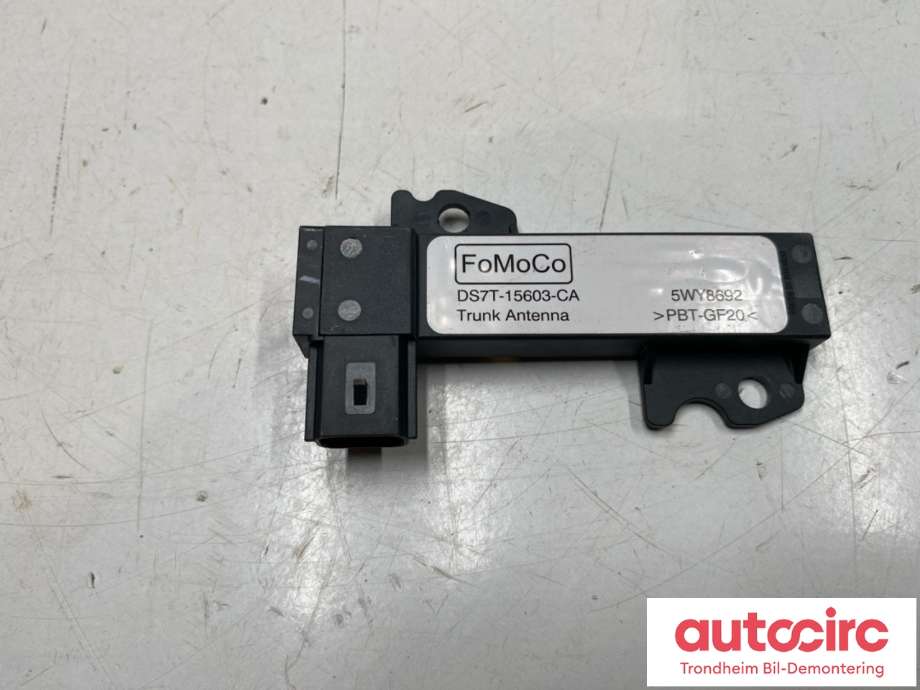 Antenne forsterker til Ford Kuga 2019-->> (Type III)  (DS7T-15603-CA|)