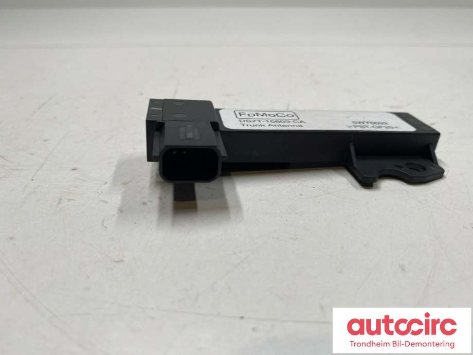 Antenne forsterker til Ford Kuga 2019-->> (Type III)  (DS7T-15603-CA|)