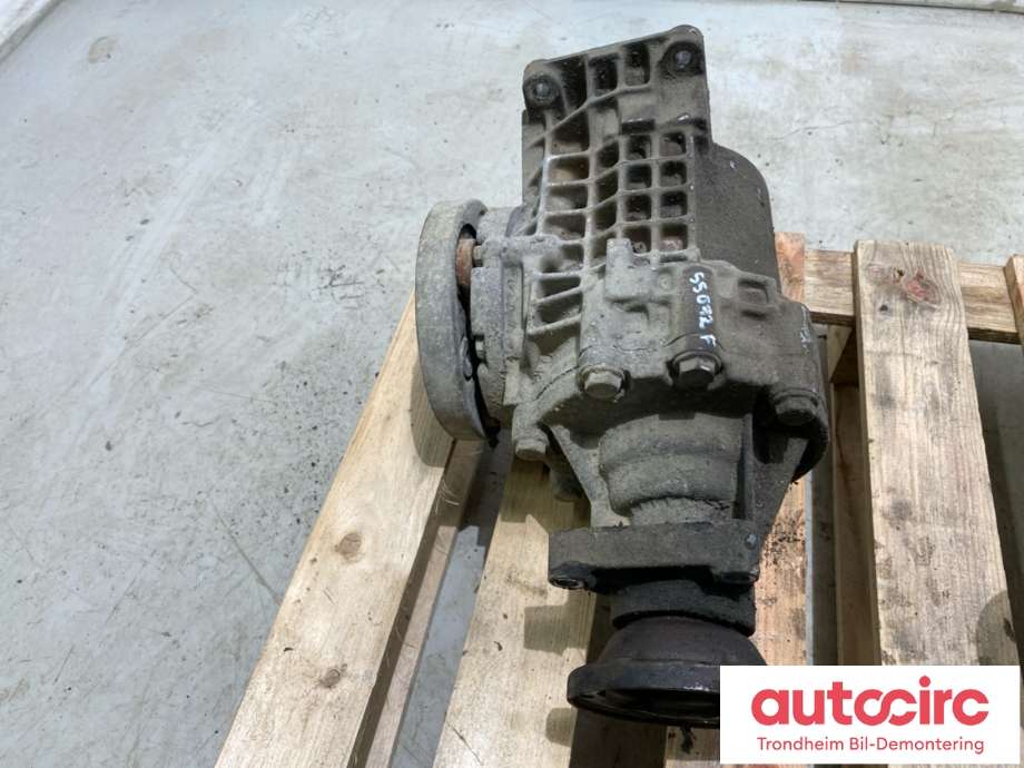 Kardang klokke foran til VW Transporter / Caravelle, 1990-2003 (T4) (T4) (02D 409 053 E)