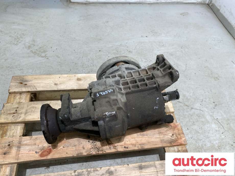 Kardang klokke foran til VW Transporter / Caravelle 1990-2003 (T4) (T4) (02D 409 053 E|)