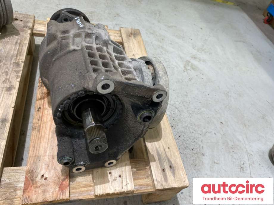 Kardang klokke foran til VW Transporter / Caravelle 1990-2003 (T4) (T4) (02D 409 053 E|)