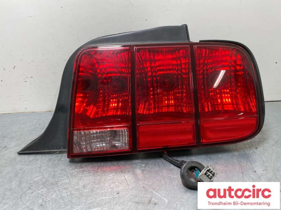 Baklykt høyre til Ford Mustang 2005-2014 (6R3Z13404ABCP|6R3Z13404AB|)