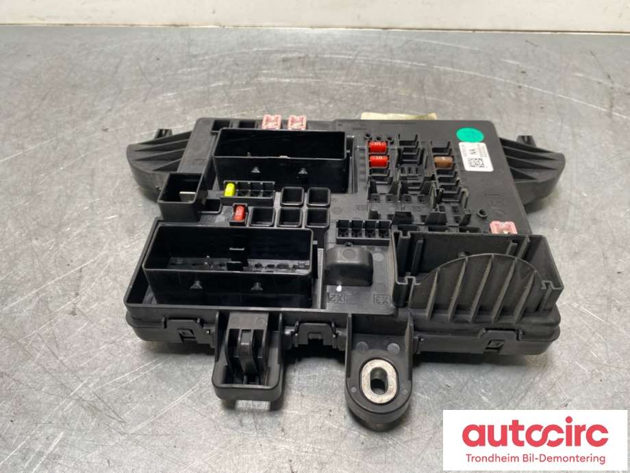 Sikringsboks bagasjerom til Opel Insignia A 2009-2014 (13277317|)