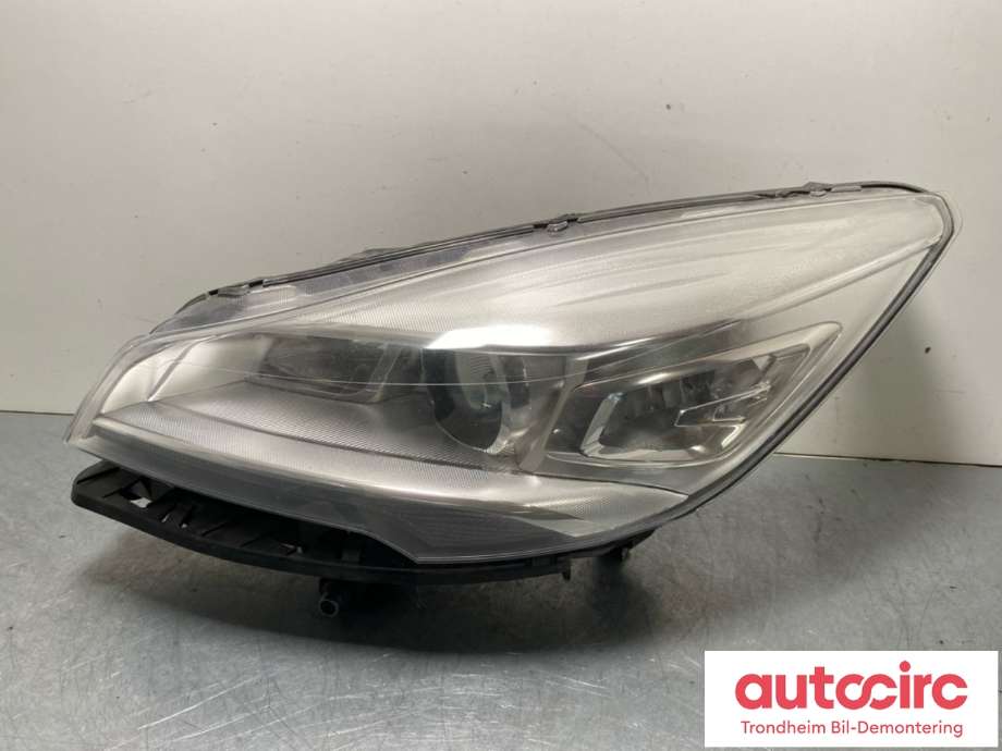 Frontlykt venstre xenon til Ford Kuga 2013-2019 (VALEO|5258475|CV44-13006-AG|)