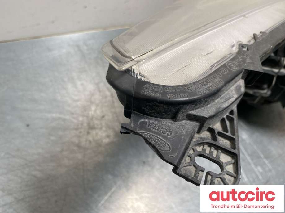 Frontlykt venstre xenon til Ford Kuga 2013-2019 (VALEO|5258475|CV44-13006-AG|)