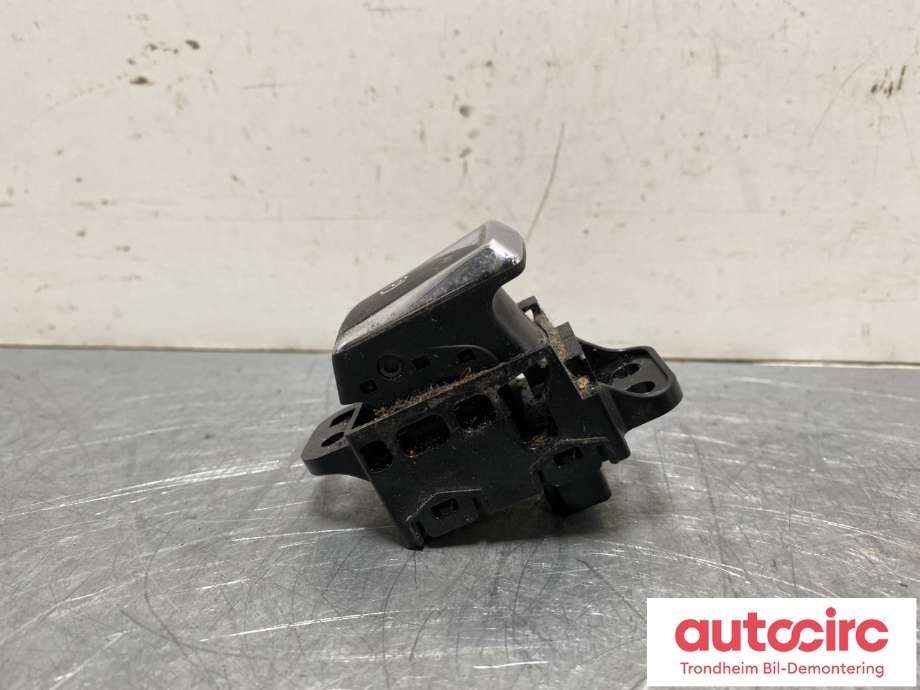 Bryter elektrisk håndbrekk/parkbrems til Nissan X-Trail 2014-2022 (T32) (T32) (251754BA0A|251754BA0B|)