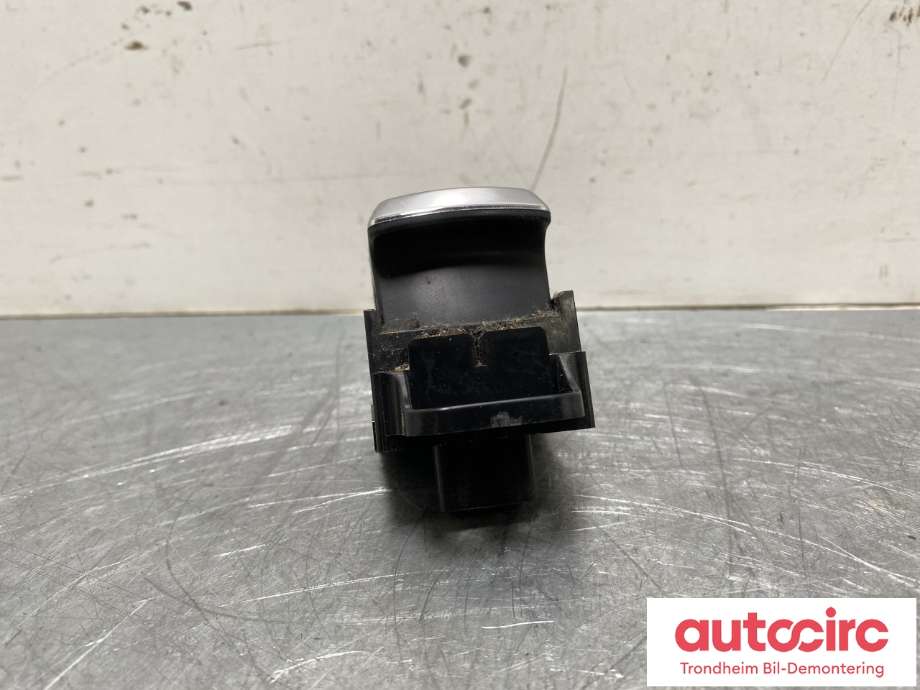 Bryter elektrisk håndbrekk/parkbrems til Nissan X-Trail 2014-2022 (T32) (T32) (251754BA0A|251754BA0B|)