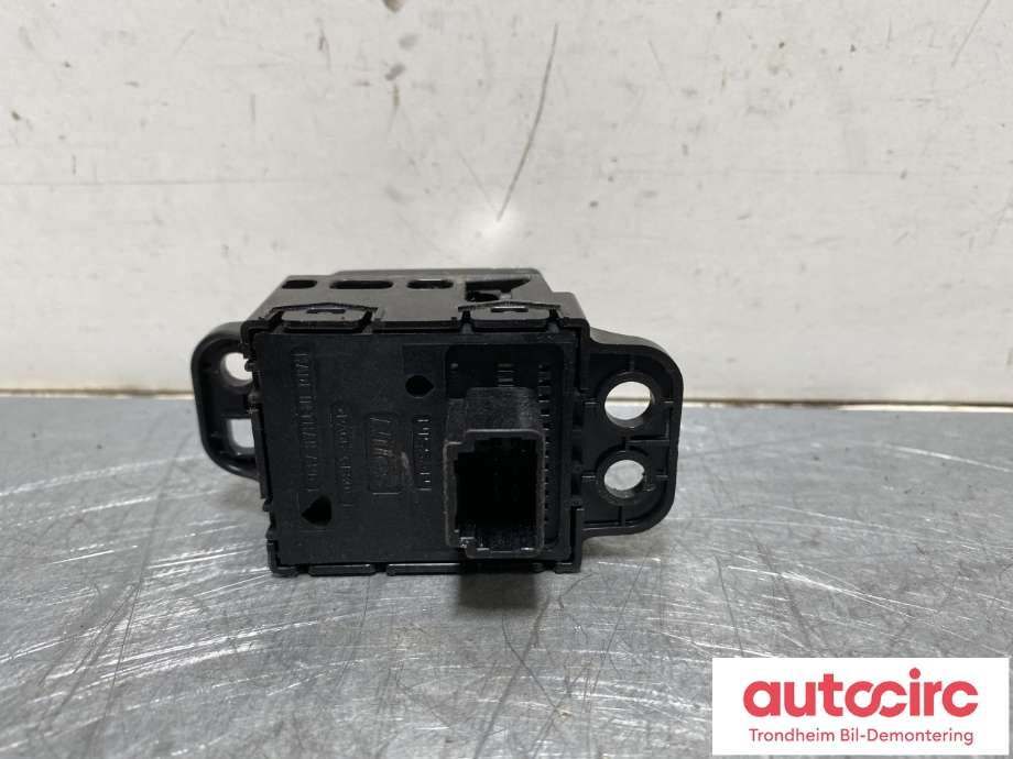 Bryter elektrisk håndbrekk/parkbrems til Nissan X-Trail 2014-2022 (T32) (T32) (251754BA0A|251754BA0B|)