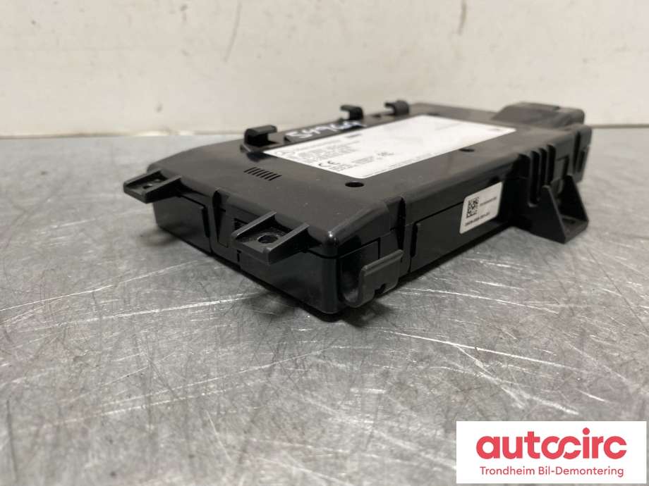 Dashbord trådløs mobillader til Mercedes EQC 2019-->> (A 205 900 66 49|)