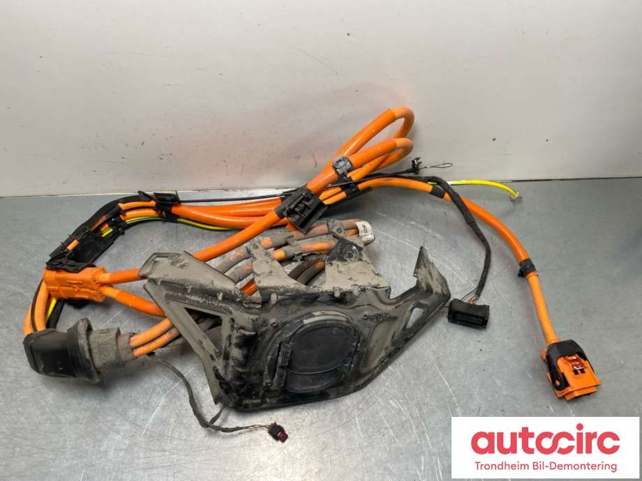 Batterilader inntak/luke til Mercedes EQC 2019-->> (A2935406904|)