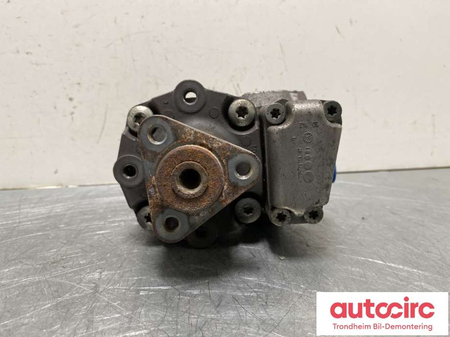 Servo pumpe mekanisk til BMW 5-Serie 2003-2010 (E60/E61) (E60/E61) (32 41 6 780 848|)