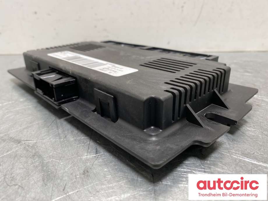 Styreenhet (FRM - Footwell Module) til BMW X5 2007-2013 (E70) (E70) (61 35 6 827 063|)
